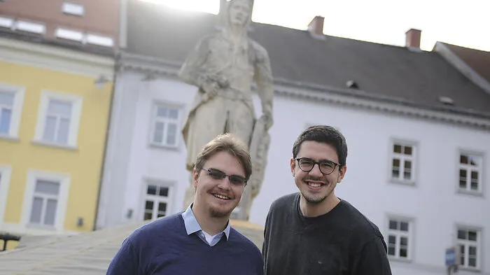 René Reich und Benedikt Sonnweber (von links) von der Leobener Studentenverbindung Glückauf