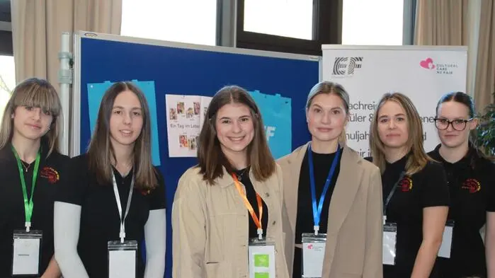 Premiere an der HLW Weiz. Zum ersten Mal organisierte die Schule im Bundesschulezentrum eine eigene Bildungs- und Wirtschaftsmesse speziell für Oberstufe und Abschlussklassen. 