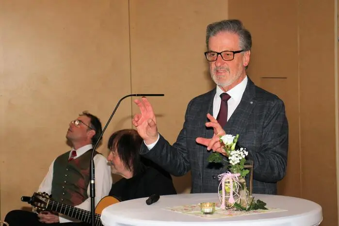 Zu Beginn der Veranstaltung gab der Ortschef einen Rückblick auf das Gemeindegeschehen im Jahr 2024. Huber, der seit 1986 Amtsleiter und seit 1999 Bürgermeister der Marktgemeinde ist, wird sein Amt wie berichtet am 16. Jänner zurücklegen.