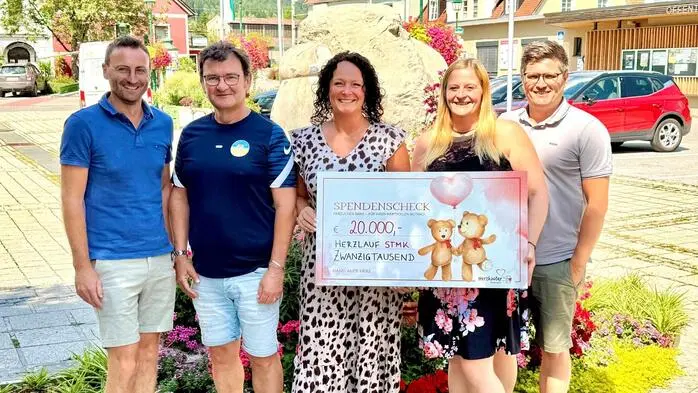 Der Spendenscheck in Höhe von 20.000 Euro wurde an den Verein Herzkinder Österreich übergeben