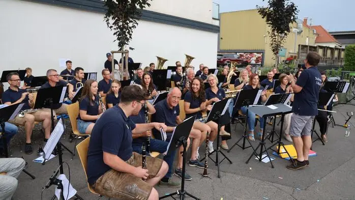 Unter dem Motto „Das Leben ist (k)ein Wunschkonzert! Sie wünschen – wir spielen!“ veranstaltete die Stadtmusik Feldbach wieder ihren traditionellen Wurlitzer-Dämmerschoppen
