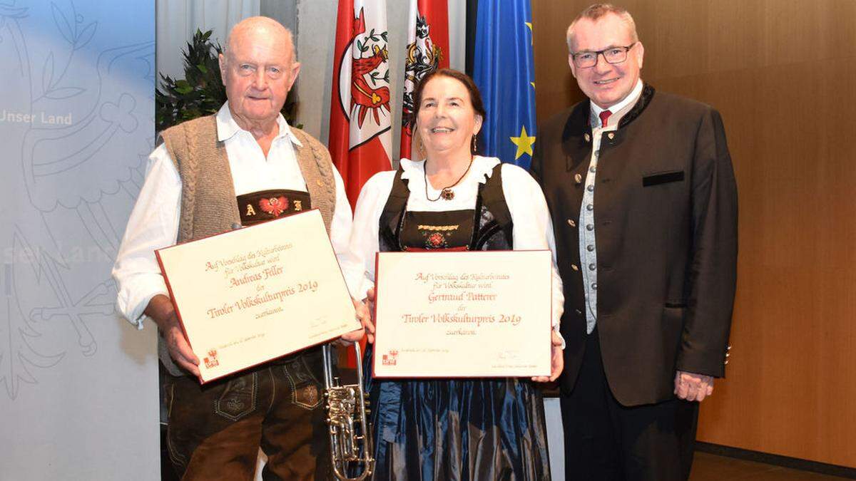 Gertraud Patterer mit Andreas Feller und Landesrat Johannes Tratter 