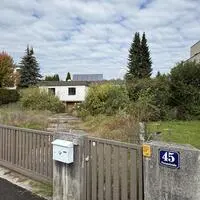 Das Haus in der Peraustraße ist seit Jahren unbewohnt