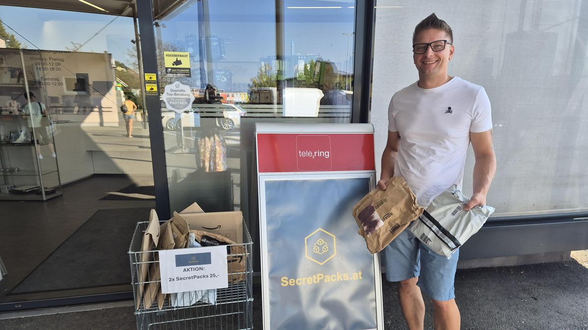 Mario Tschemernegg betreibt in Preding einen Handyshop und erweitert sein Sortiment nun um einen SecretPacks-Automaten im Center West in Graz