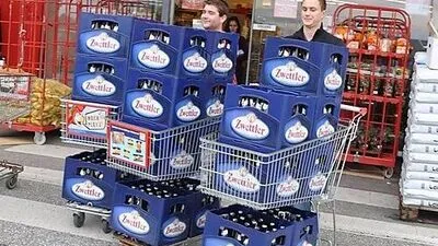 Im Lager sind nur noch wenige Kisten