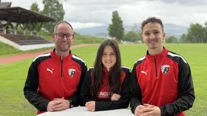 Trainer Matthias Pichler, Kapitänin Victoria Fischer und Co-Trainer Florian Fuchs fiebern dem finalen Match am Samstag entgegen