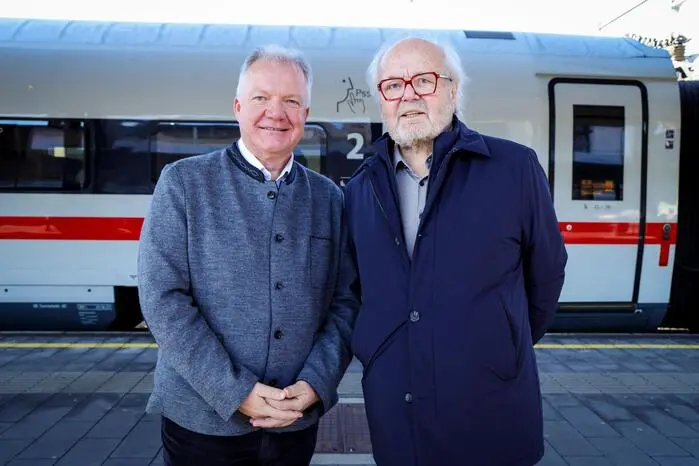 Werzers Hausherr Hans-Werner Frömmel (rechts) und Werzers-Hoteldirektor Roland Hirtenfelder stiegen in Graz zu