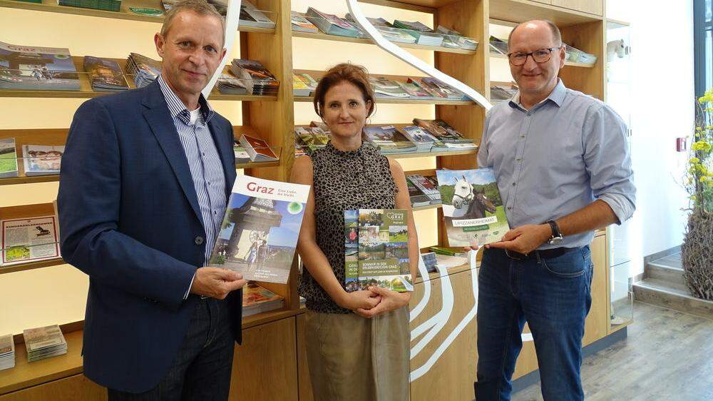 Dieter Hardt-Stremayr, Susanne Haubenhofer und Adi Kern im Tourismusbüro in der Köflacher Passage