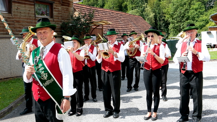 Gestartet hatte das Pfarr- und Dorffest am Sonntag in Geistthal-Södingberg schon recht zeitig. Bereits um 6 Uhr in der Früh zog der Musikverein Geistthal durch den Ort.