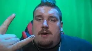 Der bekannte deutsche Youtuber „Drachenlord“ ist wegen gefährlicher Körperverletzung und anderer Straftaten zu zwei Jahren Haft verurteilt worden