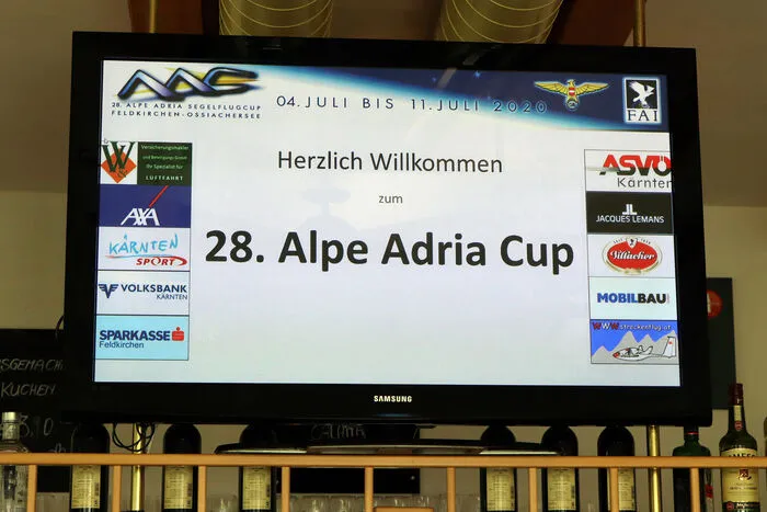 Der Alpe Adria Segelflugcup ist einer der größten Segelflugwettbewerbe in Österreich mit internationaler Beteiligung und findet jährlich in der Zeit Mai/Juni statt. Veranstaltet wird der Cup, bei dem in der Standard- und Offenen Klasse geflogen wird, vom Österreichischen AeroClub – Landesverband Kärnten. Austragungsort ist der Flugplatz Feldkirchen. Diesmal waren 45 Teilnehmer, davon 21 in der 106 Klasse und 24 in der Offenen Klasse dabei.