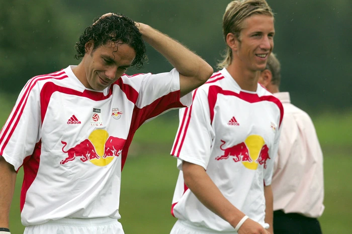 Am 1. Juli 2005 wechselte Janko nach Salzburg. 350.000 Euro zahlte Didi Mateschitz für den Stürmer. Einer der ersten Transfers, nach Einstieg von Red Bull - und einer der sich absolut ausgezahlt hat.
