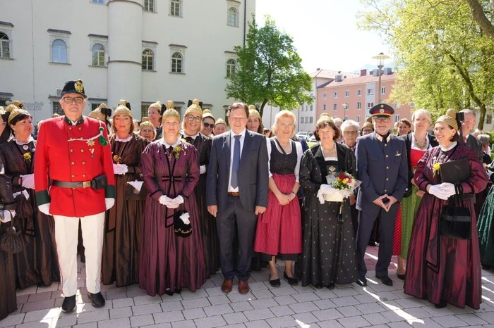 Neben den Vizebürgermeistern Angelika Hinteregger und Willi Koch waren auch die Vorsitzende des Kärntner Landesverbandes, Monika Plieschnegger und der Leiter der Polizeiinspektion, Johann Ramsbacher bei den Feierlichkeiten vertreten. Rechts Obfrau, Gabriele Gfrerer