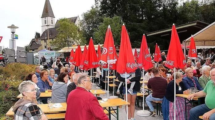 Der traditionelle Birnkirta im kleinen Bergdorf Hirschegg –dort, wo die Gemütlichkeit noch gemütlich ist – war auch heuer wieder bestens besucht.