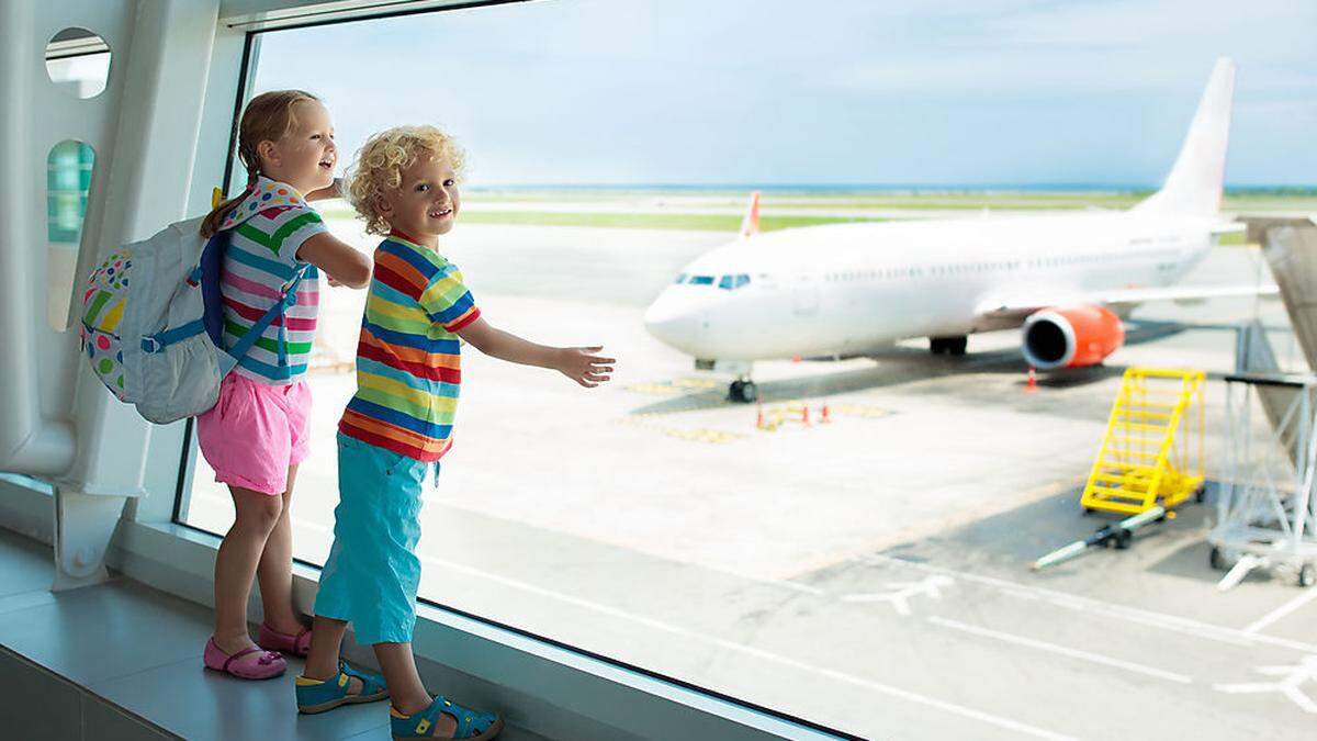 Nicht alle waren so glücklich wie diese Kinder: Bei hunderten Passagieren fielen die Flüge aus