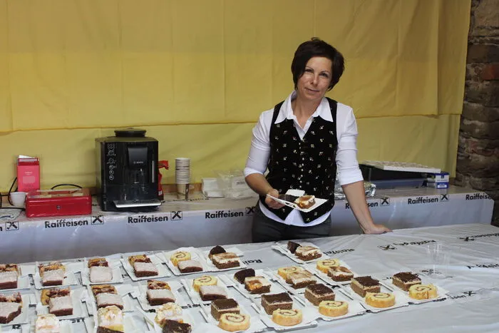 Neben Gegrilltem gab es auch ein reichhaltiges Kuchenbuffet für die Gäste.