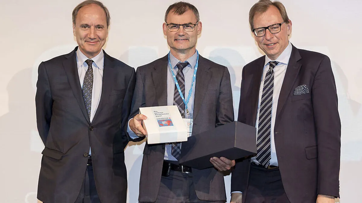 Franz Kerber, Vorstandsdirektor der Steiermärkischen Bank und Sparkassen AG, Josef Puntigam, Head of Sales bei Siemens Transformers, Landesrat Christian Buchmann