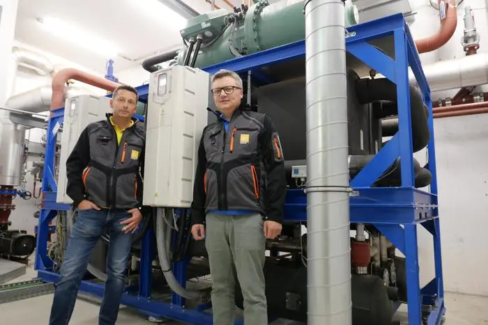 Stadtwärme-Standortleiter Thomas Mühlmann und Tinext-Geschäftsführer Stephan Hilber setzen auf Effizienzsteigerung