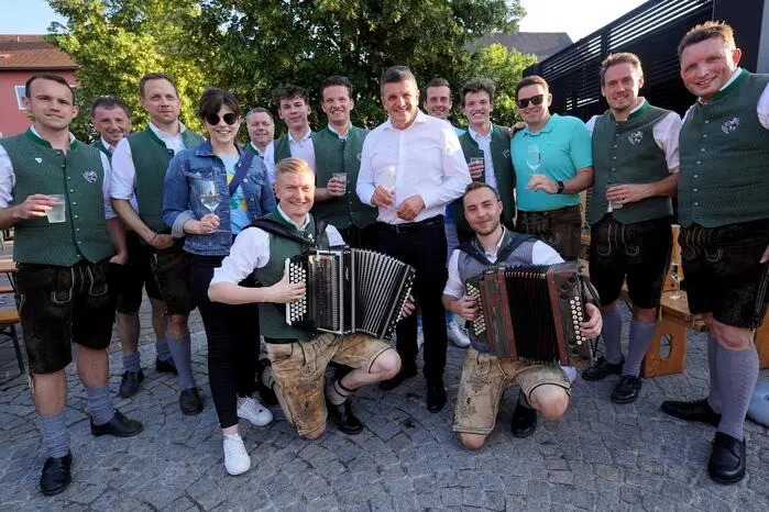 Für musikalische Stimmung sorgten Die Fidelen Jungsteirer, Lafnitztaler Blas, Six Gin, Volxpop und die Thermenland Böhmische.