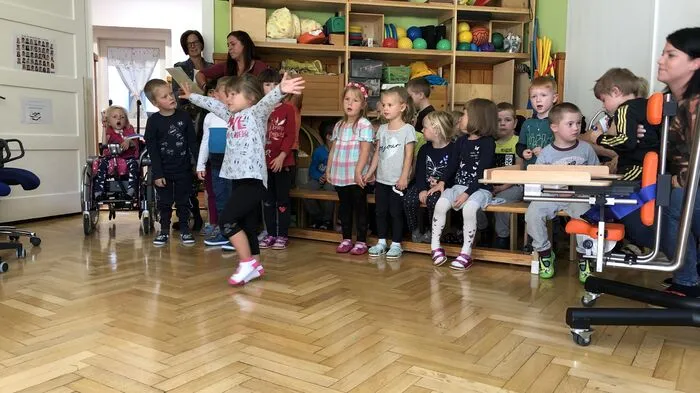 Mit einem entzückenden Lied bedankten sich die Kinder bei ihren Gönnern.