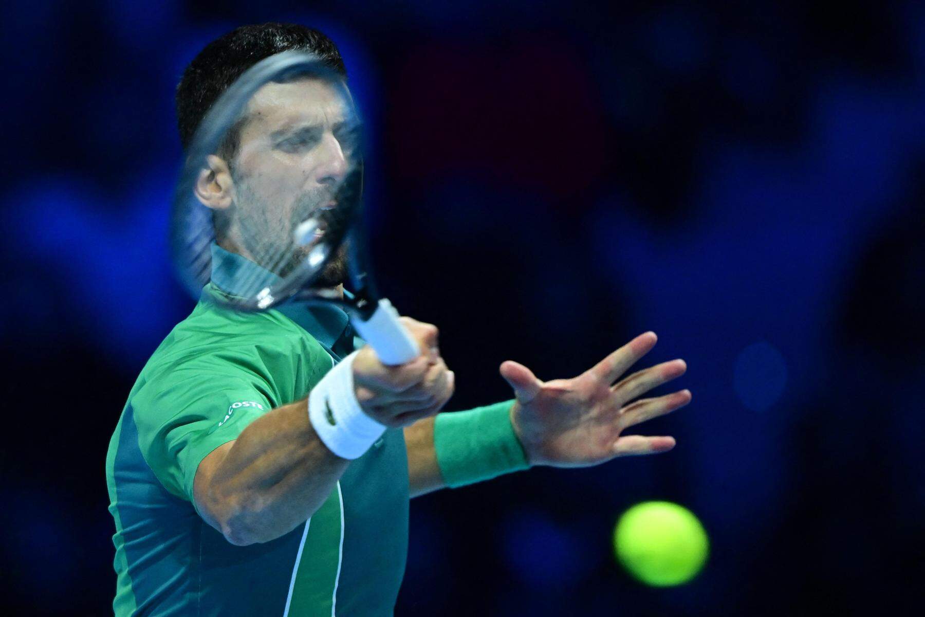 Tennis, ATP Finals Novak Djokovic bezwingt Carlos Alcaraz und trifft im Finale auf Jannik Sinner