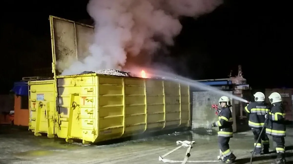 Die Feuerwehr Kühwiesen löschte den Containerbrand
