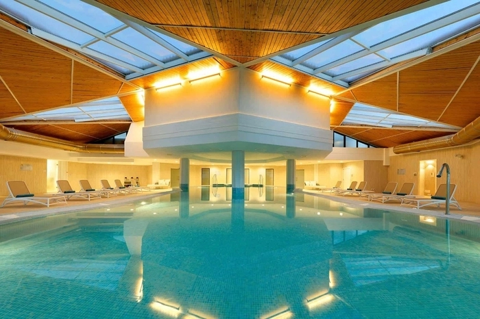 Indoor-Pool im Grandhotel Palladium 