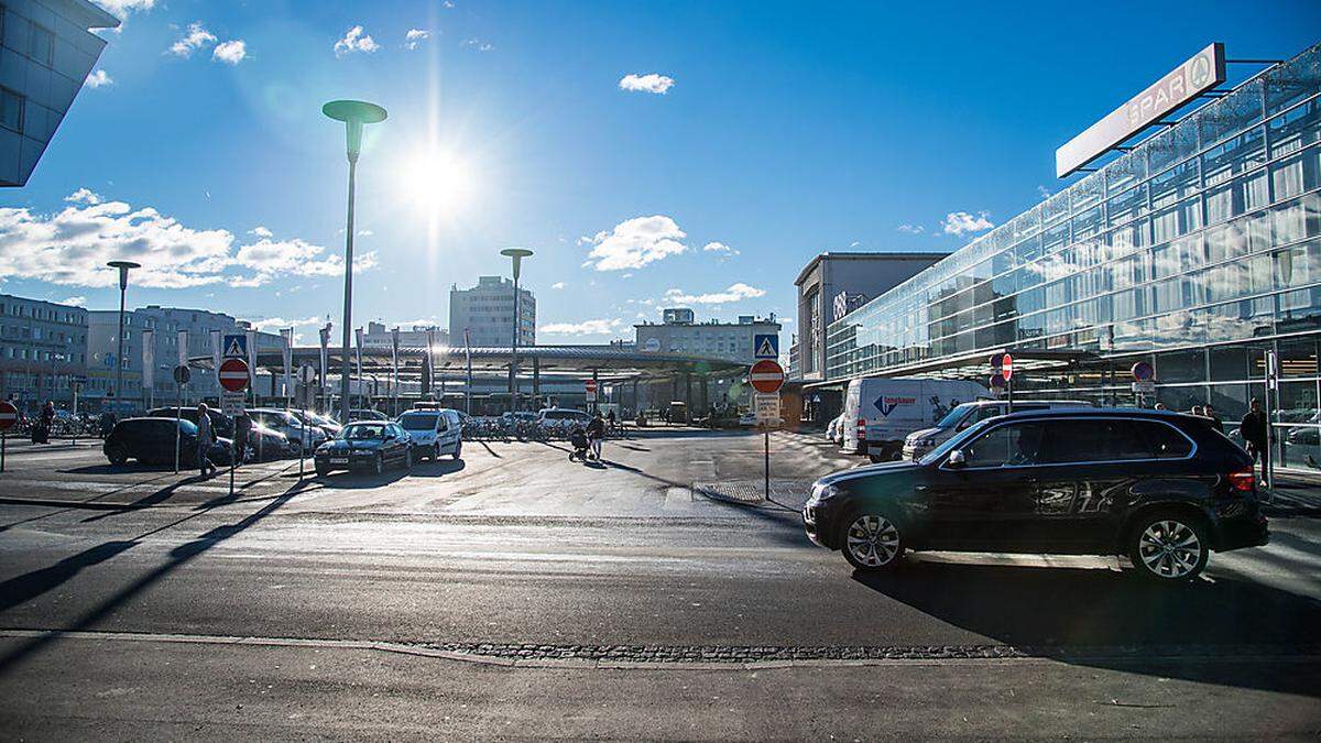 Vor dem Grazer Hauptbahnhof wurde die Gruppe kontrolliert 