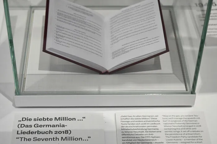 Das 'Germania-Liederbuch' 2018 in den Ausstellungsräumlichkeiten des Haus der Geschichte Österreich.