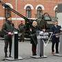 Rüstungsdirektor Generalmajor Harald Vodosek, Verteidigungsministerin Klaudia Tanner (ÖVP) und Oliver Dürr (Rheinmetall) präsentierten das Modernisierungspaket