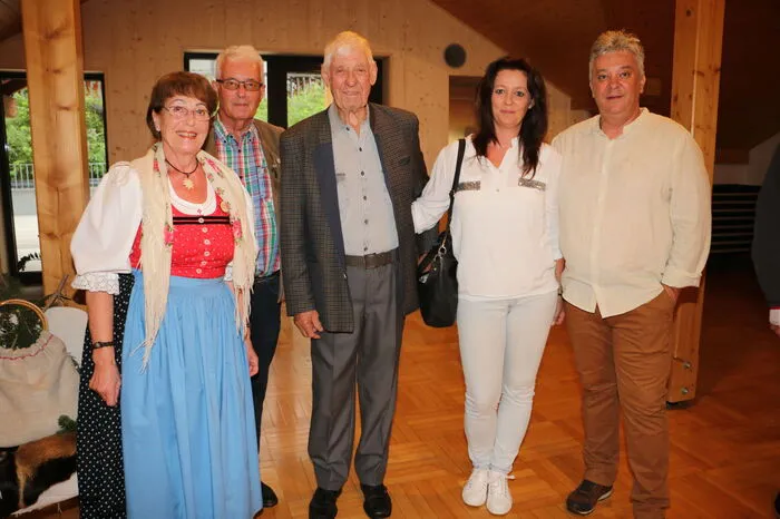 Stubmdichterin Lackner Christa mit ihrer Familie.