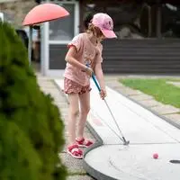 Die Minigolfanlage am Trabochersee ist seit Jahrzehnten beliebt bei Alt und Jung