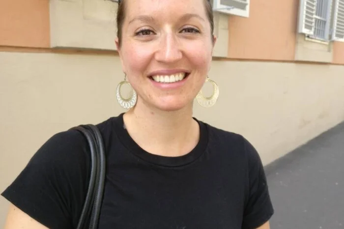 Stefanie Provasnek (29), Graz: Etwas, das ich früher oft gemacht habe und immer noch mache ist: Socken nass machen, in den Kühlschrank legen und vor dem Schlafengehen anziehen. Das muss man halt aushalten, das ist schon sehr kalt. Außerdem habe ich immer ein Spray mit Wasser dabei.
