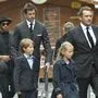 Birgit Lauda, Lewis Hamilton, Toto Wolff mit den Kindern Max und Mia und Sohn Lukas Lauda