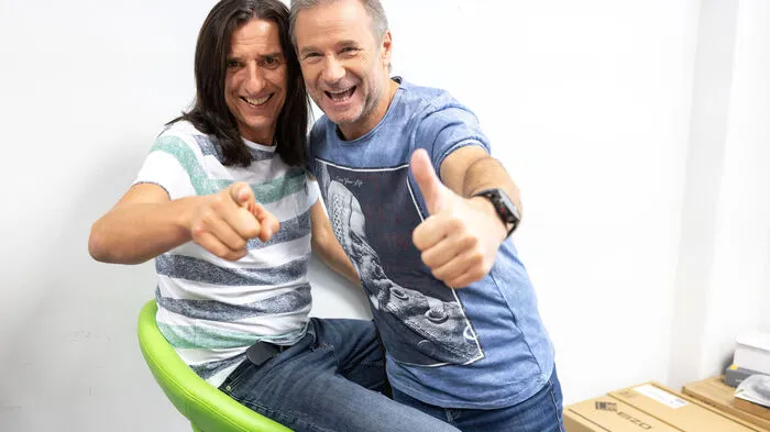 Schlagzeuger Siegfried Willmann und Gottfried Würcher sind voller Energie für den Videodreh.