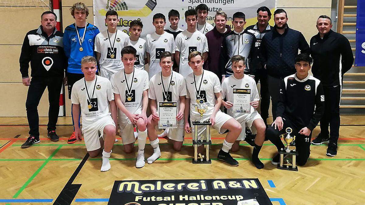 Kinder und Jugendliche im Alter von sechs bis 17 Jahre nehmen jährlich am Futsal Hallencup in Spittal teil