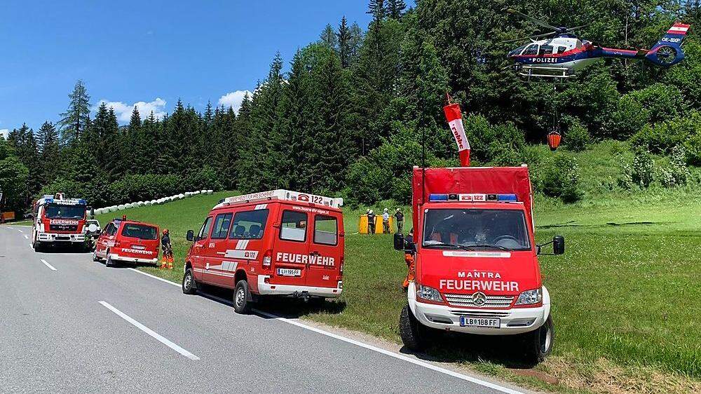 Unterstützt von einem Hubschrauber des Innenministeriums wurde Waldbrand in Bad Aussee gelöscht