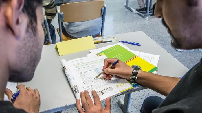 „Wir setzen noch vor dem ersten Deutschkurs an“, sagt Daniela Berger, ÖIF-Leiterin der Sparte Sprache. Mit einem QR-Code gelangt man zu einem breiten Online-Angebot (Symbolfoto)