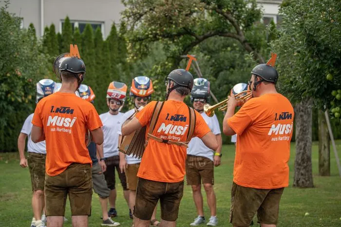 Heuer wieder dabei: Die fan-eigene "KTM-Musi"