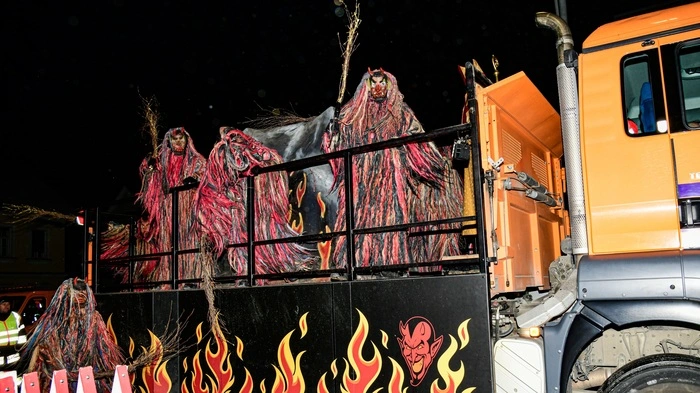 Nicht nur Krampusse zog es am ersten Adventsonntag in die Weizer Europa-Allee ...