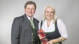 Martina Pöschl mit Markus Prettenthaler, Vizebürgermeister von Hirschegg-Pack 