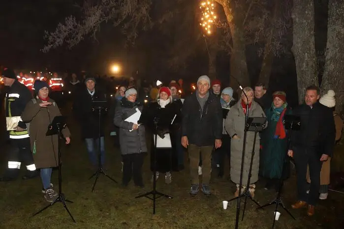 Für die musikalische Umrahmung sorgte der „FeldKirchenChor“ unter Leitung von Gisela Gsodam.