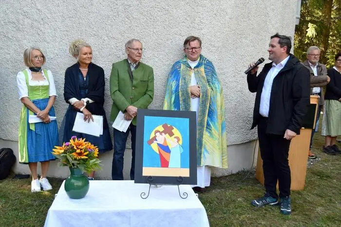 Segnung des Maxlan-Kreuzweges: Margit Haring, Doris Prasch, Obmann Franz Waldauer, Pfarrer Rudi Rappel und Bürgermeister Markus Tafeit