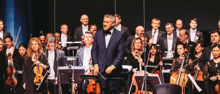 Markus Poschner dirigierte das Eröffnungskonzert in Villach