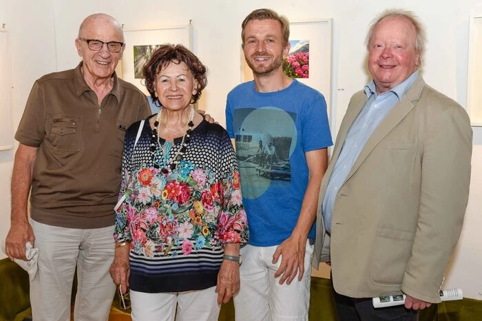 Unter den Gästen der Vernissage waren auch Singkreis-Begründer Hellmuth Drewes und Ehefrau Gerlinde sowie der Leiter des Singkreises Porcia, Bernhard Wolfsgruber, und Obmann Walter Steiner.