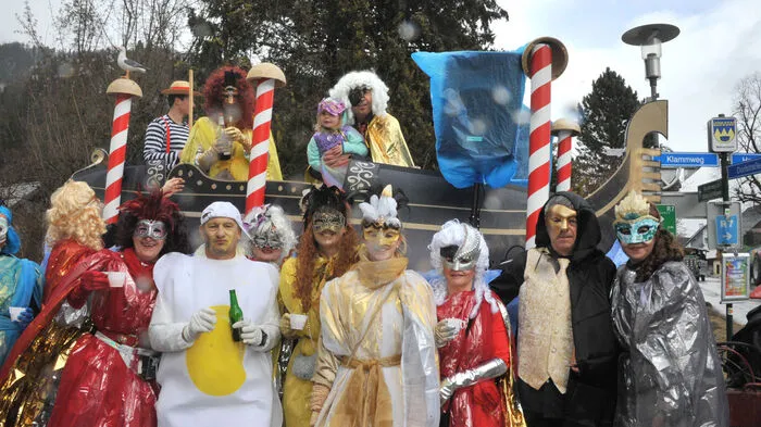 Ausgelassene Stimmung beim Faschingsumzug in Wörschach