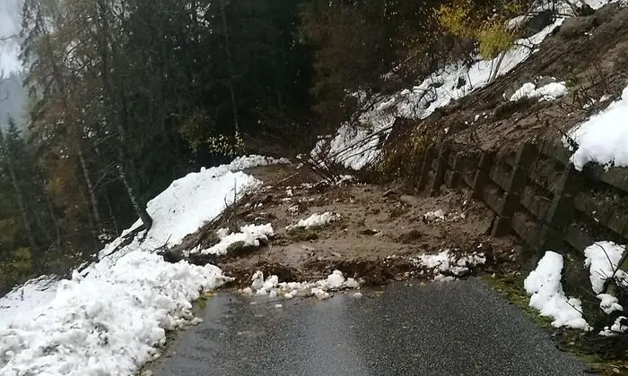 Mure verlegt Straße im Gemeindegebiet von Flattach
