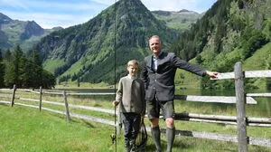 Paul-Josef Colloredo-Mannsfeld mit Sohn Felix, im Hintergrund der idyllische Schwarzensee in der Kleinsölk