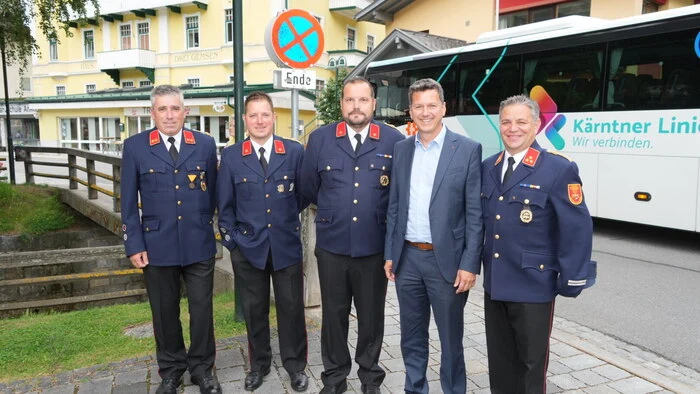 Feuerwehrreferent, Landesrat Daniel Fellner trifft am Dorfplatz ein.