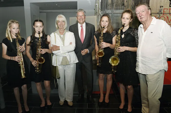 Das junge musische Kärnten repräsentierten die vier jungen Damen „Saxofun“ der Musikschule Mölltal, die Landessiegerinnen des Prima la musica-Bewerbes. Hier gemeinsam mit Erika Pluhar, Landeshauptmann Peter Kaiser und Künstler Wolfgang Walkensteiner.